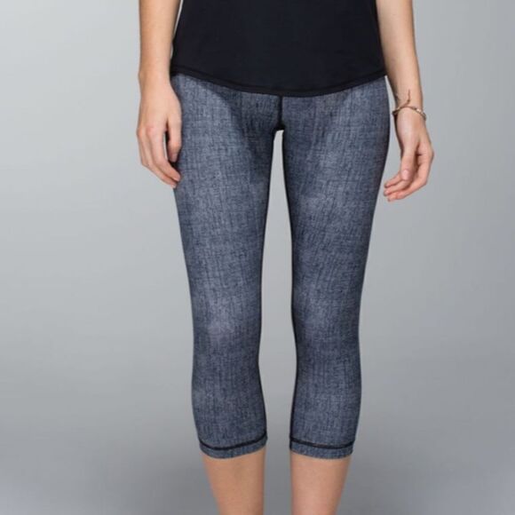 Lululemon Wunder Under Crop Full-On Luxtreme Size 8 - Picture 6 of 8